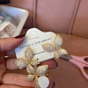 Brinco Folhas Zircônias