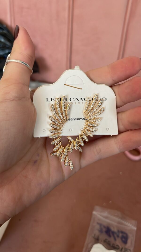 Brinco EarCuff Asa Cravejada